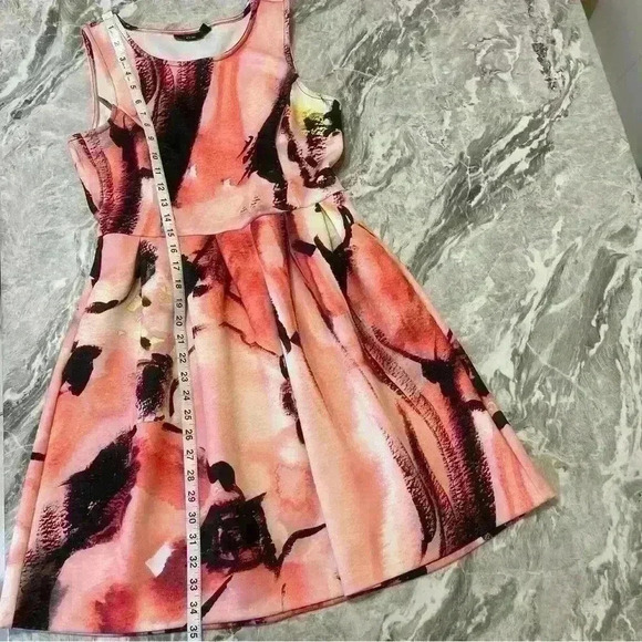 Apt 9 Women’s Pink Dress With Pockets Size 10 Abstract Design - Picture 6 of 10